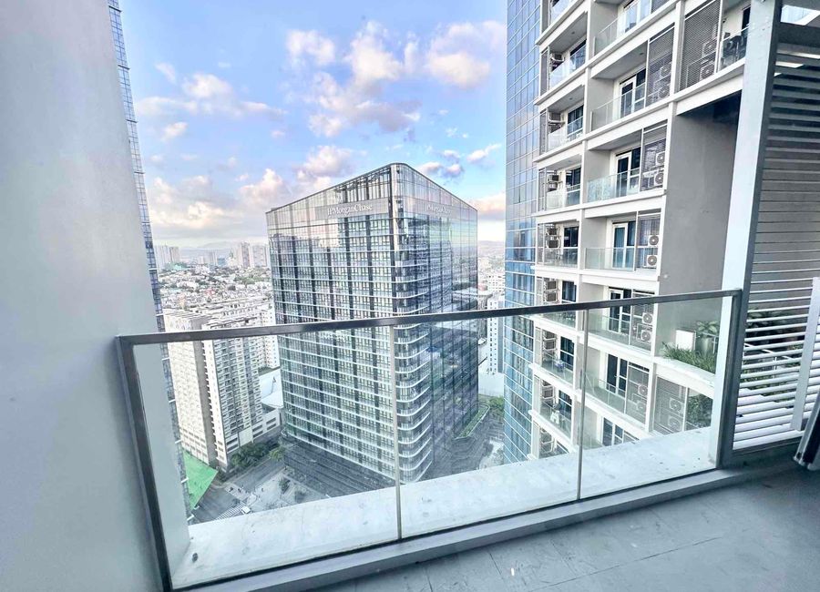 1 BR with Balcony | East Facing Uptown BGC, Taguig | RFO | Rent-to-Own ...