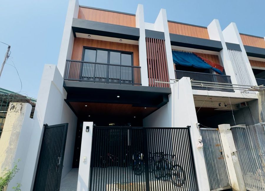 4 Bedrooms Brand New Triplex Townhouse for Sale in Talon Village, Las ...