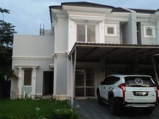 Rumah  nyaman dengan lokasi strategis di kawasan perumahan Citra Garden BMW Cilegon. Cocok untuk tempat tinggal keluarga maupun investasi properti.