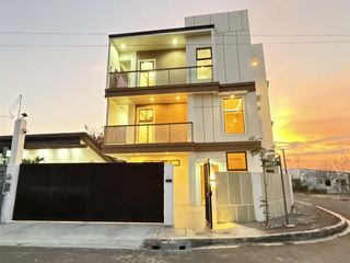 Modern 5 Bedroom 5BR Smart Home for Sale in Monteverde Royale Rizal with Skyline and Mountain Views