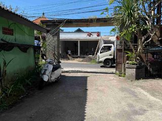TANAH JALAN UTAMA MUNGGU BANTAS DEKAT KE PANTAI SESEH PERERENAN DAN DEKAT KE CANGGU COCOK UNTUK SEGALA MACAM USAHA