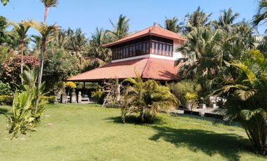 VILLA 2 LANTAI DI PANTAI SABA GIANYAR BALI DEKAT RUMAH SAKIT