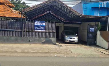 rumah dijual pinggir jalan cocok untuk kos eksklusif dan rumah tinggal.