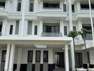 DIJUAL
RUMAH 3 LANTAI 
Di Sutera Winona
ALAM SUTERA
Tangerang harga 5,1 miliar