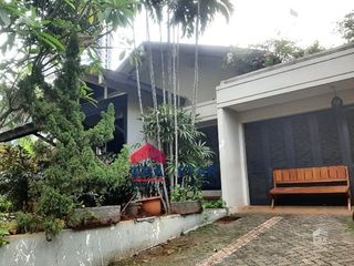 Rumah dengan Pool murah dekat Patra Kuningan di Menteng Dalam Jaksel