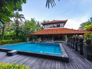 Dijual Villa Klasik Halaman Luas Lingkungan Tenang dan Sepi di Pantai Saba, Gianyar.