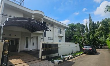 Jual DIbawah Harga NJOP Rumah Besar 2,5 Lantai di Villa Melati Mas, LT 312 m² LB ±500 m², Hanya Rp 2,9 M