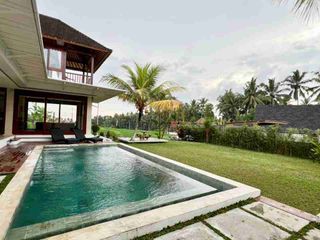 Dijual villa lantai 2 dengan view sawah  lokasi area ubud gianyar
Lingkungan villa./restoran/cafe
10 menit ke central ubud