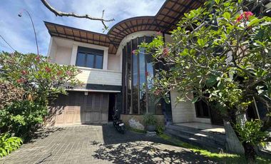 RUMAH SULTAN MEWAH OLD MONEY TERAWAT DI RENON DENPASAR