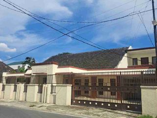 Disewakan Rumah Tinggal cocok untuk Kantor lokasi strategis