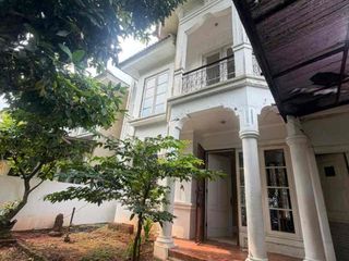 Rumah Mewah Depan Taman & Sungai di Cluster De Latinos BSD City