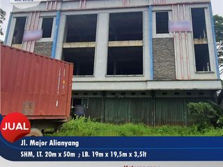 Ruko Beton 4 Pintu Halaman Parkir Luas di Major Alianyang