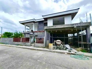 Luxury 4 Bedroom House and Lot w/ Pool in Pacific Grand Villas