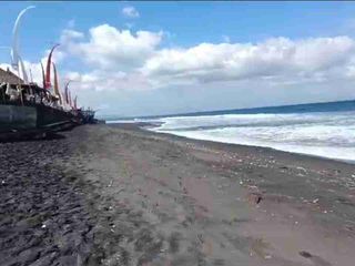 Tanah Langka Dekat Pantai Keramas Lebar Depan 200 Meter