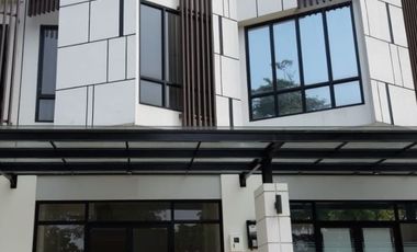 Ruko The Boulevard 3lt luas 5x17 85meter JGC Jakarta Garden City