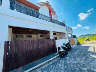 rumah lantai 2 antasura