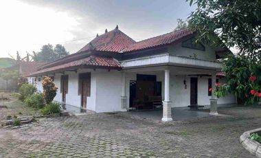 Rumah Klasik Di Jalan Raya Solo Wonogiri Jawa Tengah