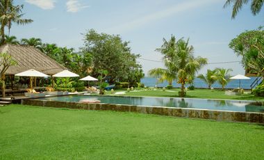 LUXURY BEACHFRONT PRIVATE VILLA AT SERIRIT BULELENG