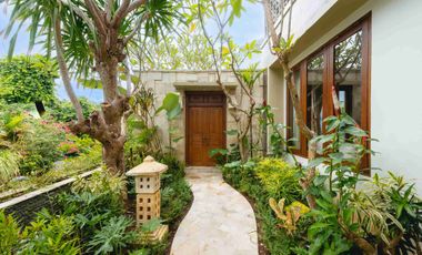 DIJUAL VILLA MODERN TROPIS DENGAN PRIVATE POOL DI TAMAN GRIYA JIMBARAN, BALI