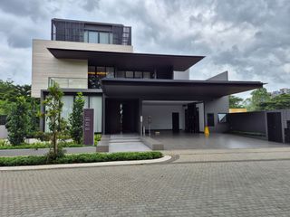 Rumah Mewah dengan Private Lift & Swimming Pool di Botanic Villa Navapark BSD