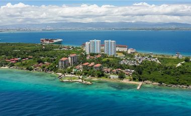 Resale Three Bedrooms Beach Condo in Coral Point