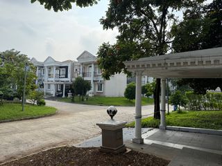 Jual Rumah dua Lantai dekat area commercial di Lippo Cikarang