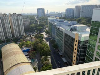 Rent to Own 1BR Condo For Sale in St. Mark Residences McKinley Hill Taguig Facing Makati Skyline