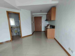 Condo For Sale in BGC near High Street Net One St Lukes