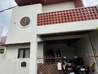 Rumah 2 Lantai Baru Renovasi di Kukusan Beji