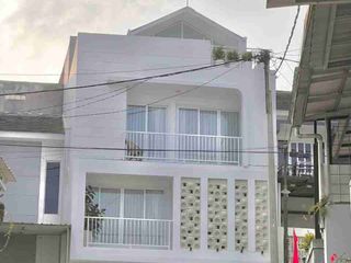 Rumah Cantik 3 Lantai View Pegunungan di Cikadut Cicaheum LB 200 harga 995 Juta Bandung