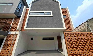 Dijual Rumah Siap Huni luas tanah 104 di Jagakarsa Strategis!