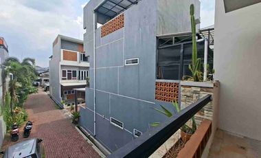 Hook! Hunian 4 Lantai hanya 3M di Jagakarsa, Siap Huni SHM