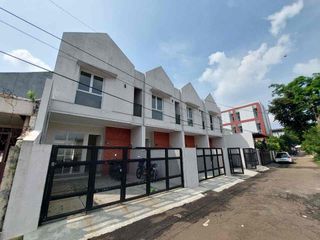 Rumah Baru shm dua lantai di Pondok Cabe dekat Univ Terbuka Tangsel
