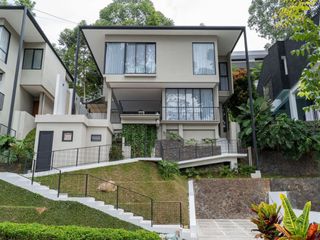 DIJUAL VILLA DAGO PAKAR 2 LANTAI PLUS PRIVATE POOL