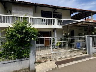LELANG MURAH Rumah siap huni 2 lantai SHM nyaman di Jalan Muhyi, Kiaracondong