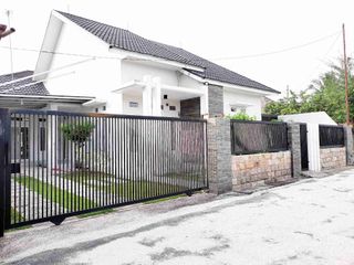RUMAH SEWA, FULL FURNISHED SIAP HUNI!! TENGAH KOTA DEKAT KE BANDARA dan MALL