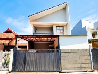 Rumah LELANG Murah Mewah 2.5 lantai SHM nyaman di komplek Suryalaya Indah
