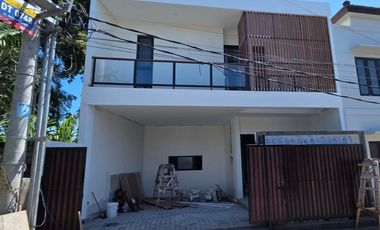 RUMAH BARU 2 LANTAI SIAP HUNI JL. GEMITIR KESIMAN DENPASAR BALI