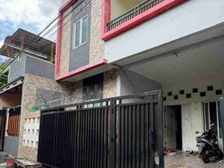 RUMAH CAKUNG JAKARTA TIMUR HARGA MIRING BANGUNAN SIAP PAKAI LOKASI NYAMAN DAN STRATEGIS