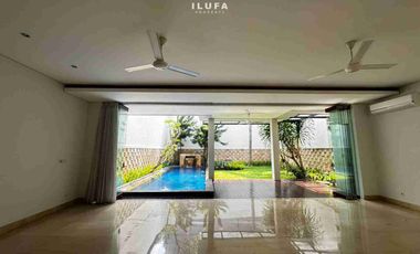 dijual dan disewakan rumah modern semi furnish 4br lokasi strategis kemang
