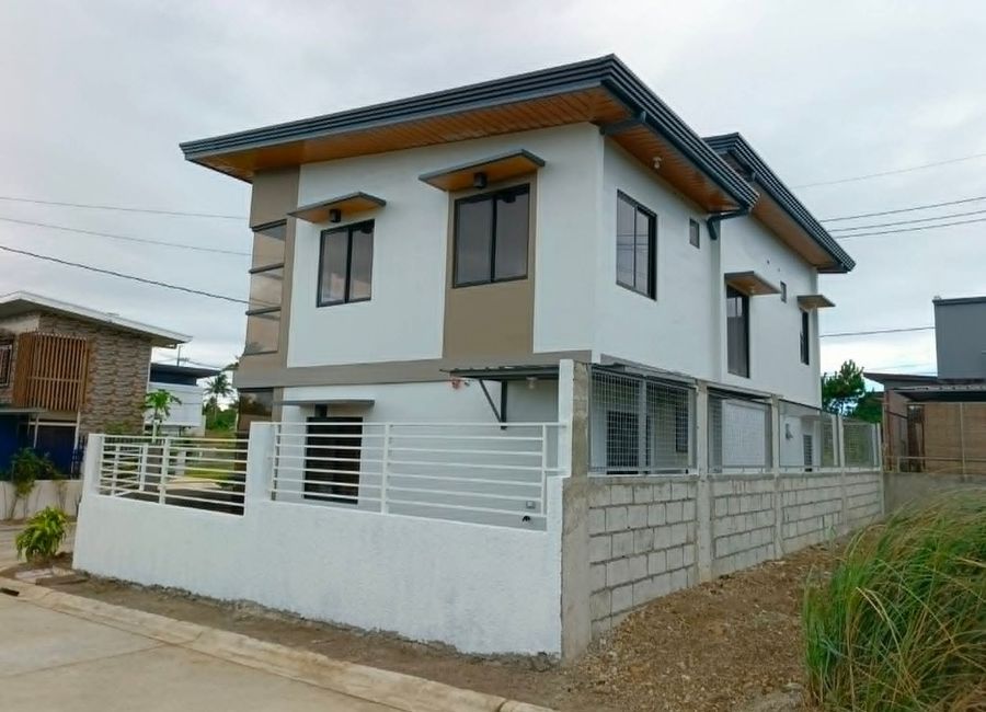 Crisanto Mendoza de los Reyes Avenue, Kaybagal North, Salaban, Amadeo, Cavite image 3