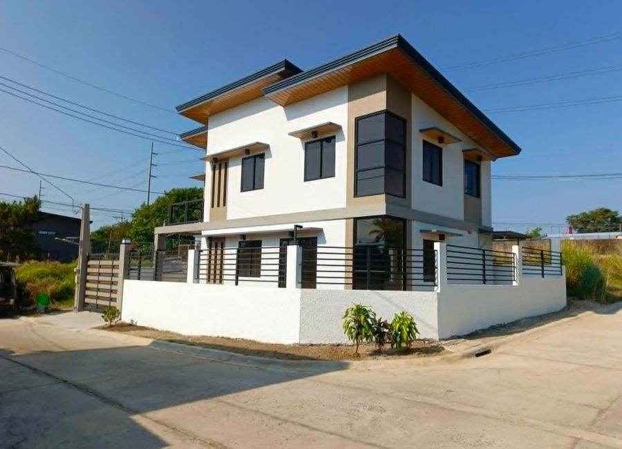 Crisanto Mendoza de los Reyes Avenue, Kaybagal North, Salaban, Amadeo, Cavite