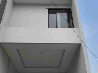 RUMAH BARU SIAP HUNI 3 LANTAI GREENVILLE