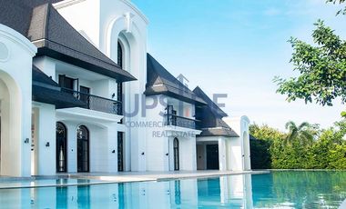 Chateaux de Paris Corner Lot For Sale