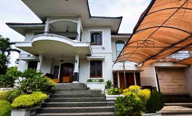 Rumah Mewah Hook LT 1.894m² di Cinere Depok – Halaman Luas || Harga Menarik!