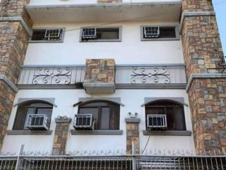 4-Story Residential Building near BGC for Sale!
