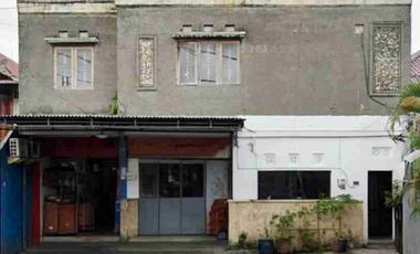 Gedung Kantor Dekat Lapangan Udayana dan Simpang Veteran Gajah Mada