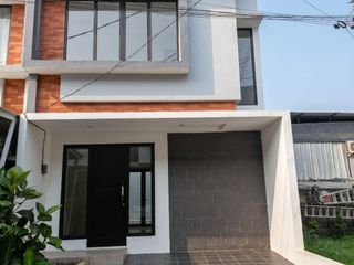 Rumah Minimalis Modern 2 LT Dekat Tol Parigi Graha Raya CW-18194