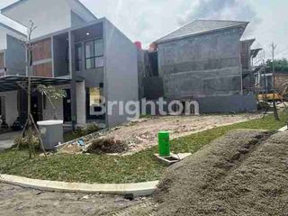RUMAH MODERN POSISI HOOK DI JUAL