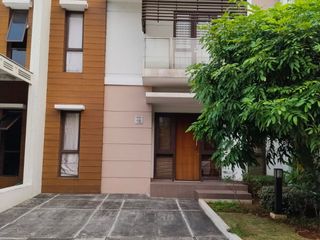 Burgundy Summarecon Bekasi JUAL Rumah lebar 8 Renov Interior Cantik Furnished Siap Huni Dekat Clubhouse Pool Danau dan Pos Satpam